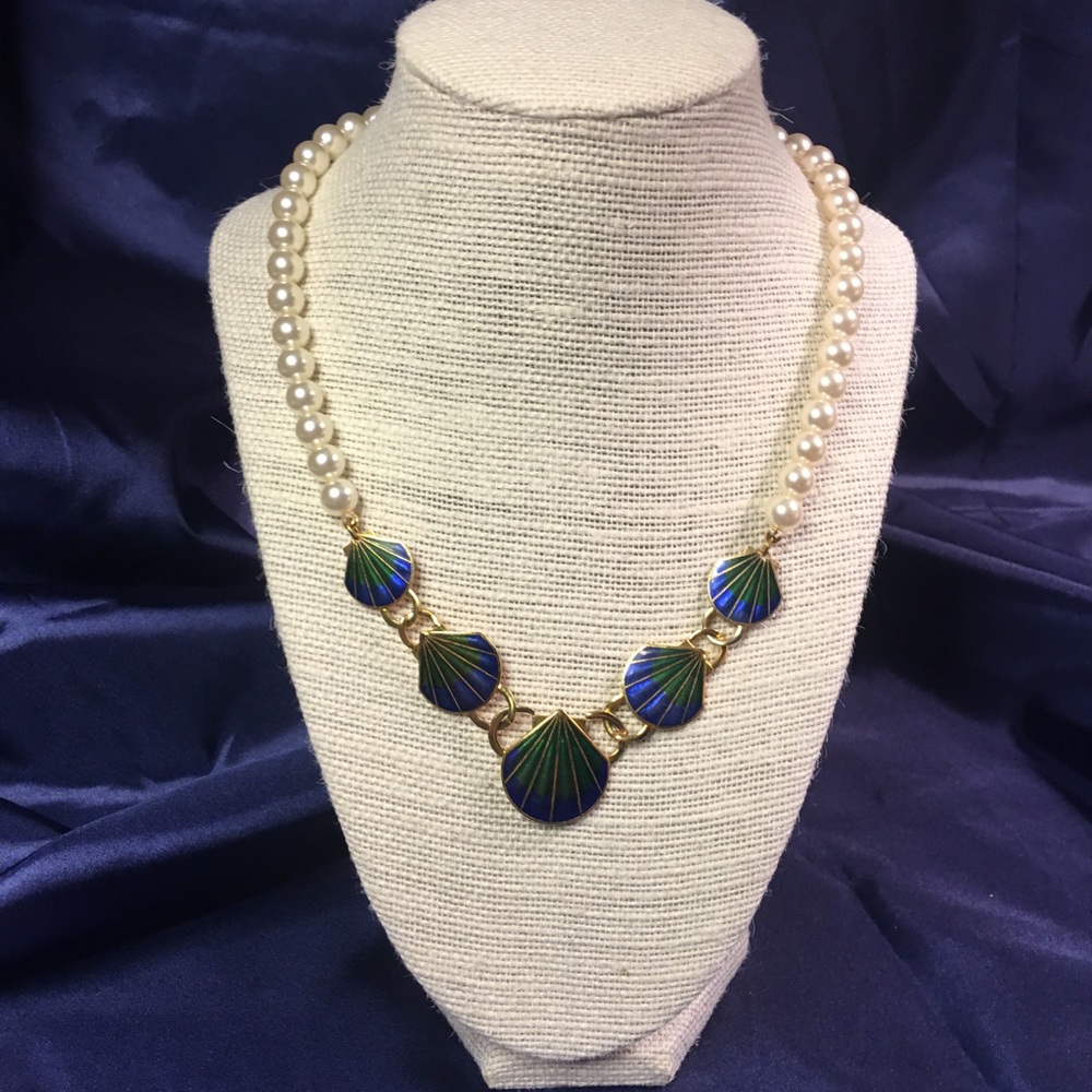 Pearl and shell necklace
